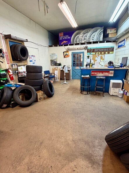 More Photos Of 1529 E Philadelphia Ave, Gilbertsville Auto Repair For Sale