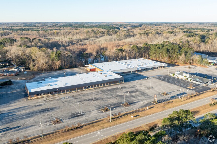 More Photos Of 1543 W Market St, Smithfield Light Distribution For Lease