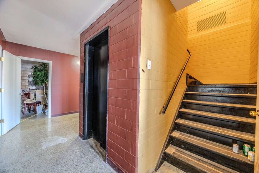 More Photos Of 201 W Commercial St, Lebanon Office For Sale