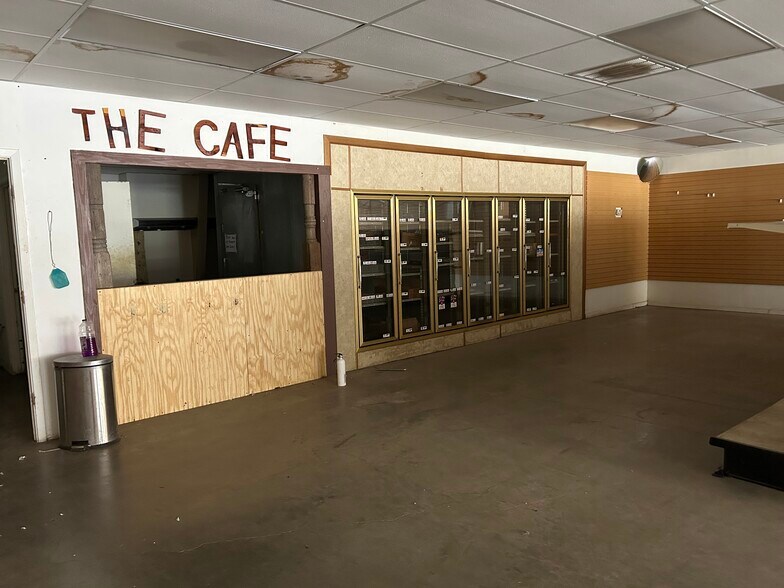More Photos Of 6421 State Highway 31 E, Murchison Storefront For Sale