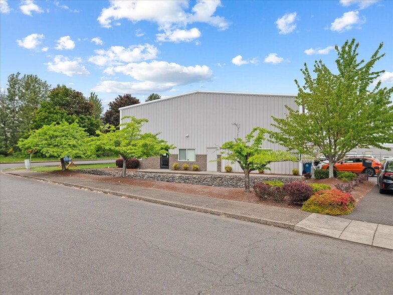 More Photos Of 2545 Aerial Way SE, Salem Warehouse For Sale