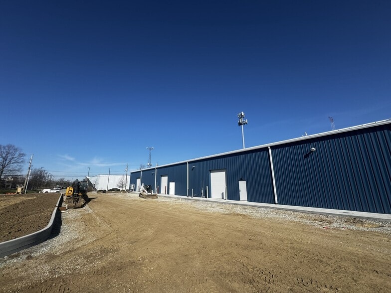 More Photos Of 8343 Masters Rd, Indianapolis Flex For Lease