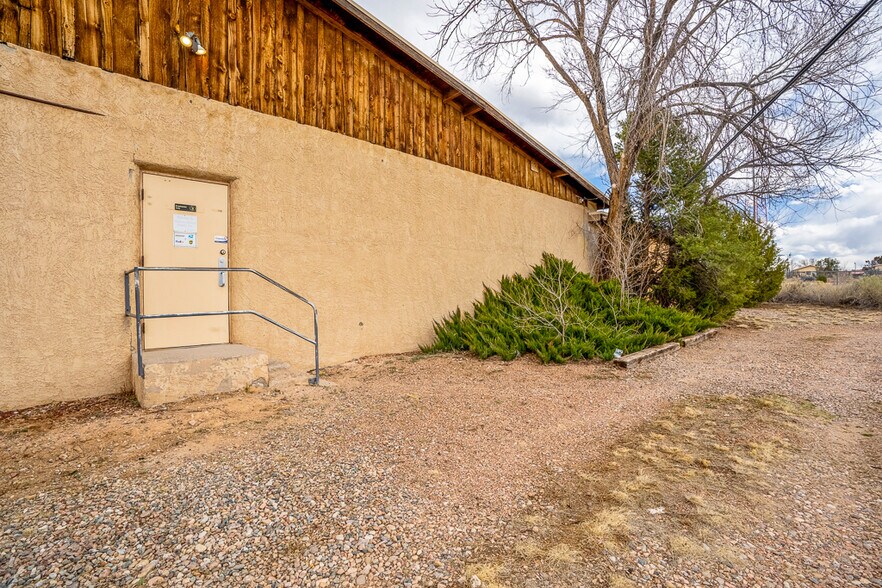 More Photos Of 20 Arroyo Cuyamungue Rd, Santa Fe Warehouse For Sale