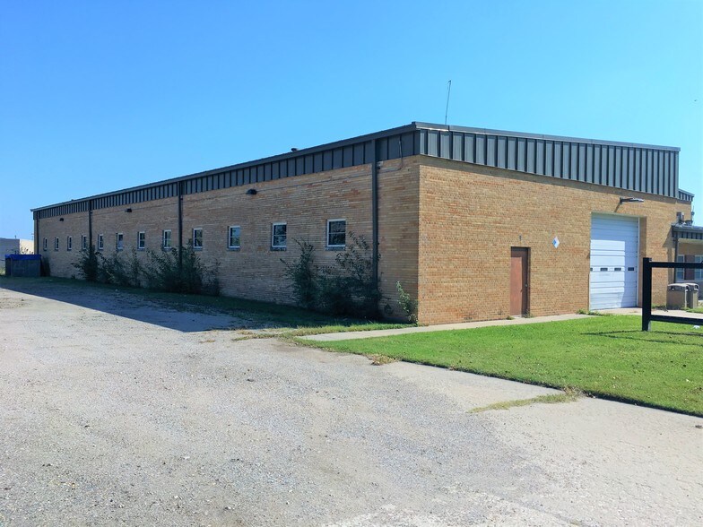 More Photos Of 620 N Edgemoor St, Wichita Warehouse For Sale