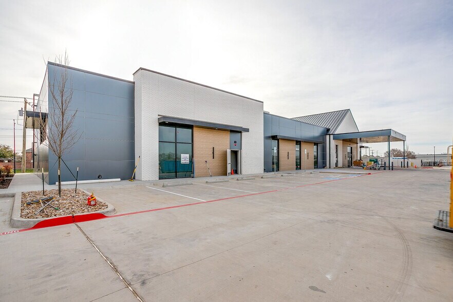 More Photos Of 9555 Harmon Rd, Fort Worth General Retail For Sale