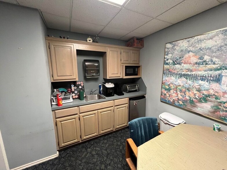 More Photos Of 817 S Elm Pl, Broken Arrow Medical For Lease