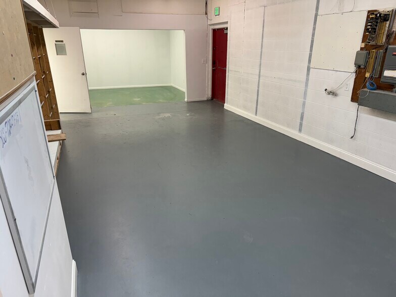 More Photos Of 1657 Cassopolis St, Elkhart Freestanding For Lease