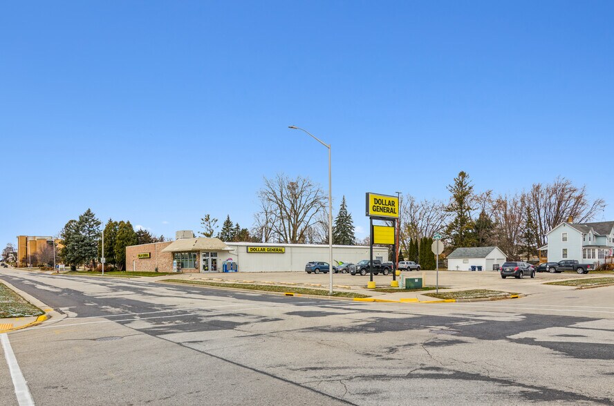 More Photos Of 331 E Center St, Juneau Storefront For Sale