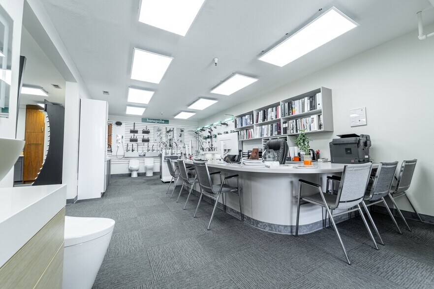 More Photos Of 1435 Huntington Ave, South San Francisco Showroom For Sale