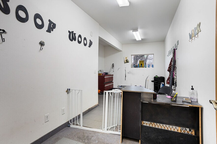 More Photos Of 2001 8th Ave SE, Minot General Retail For Sale