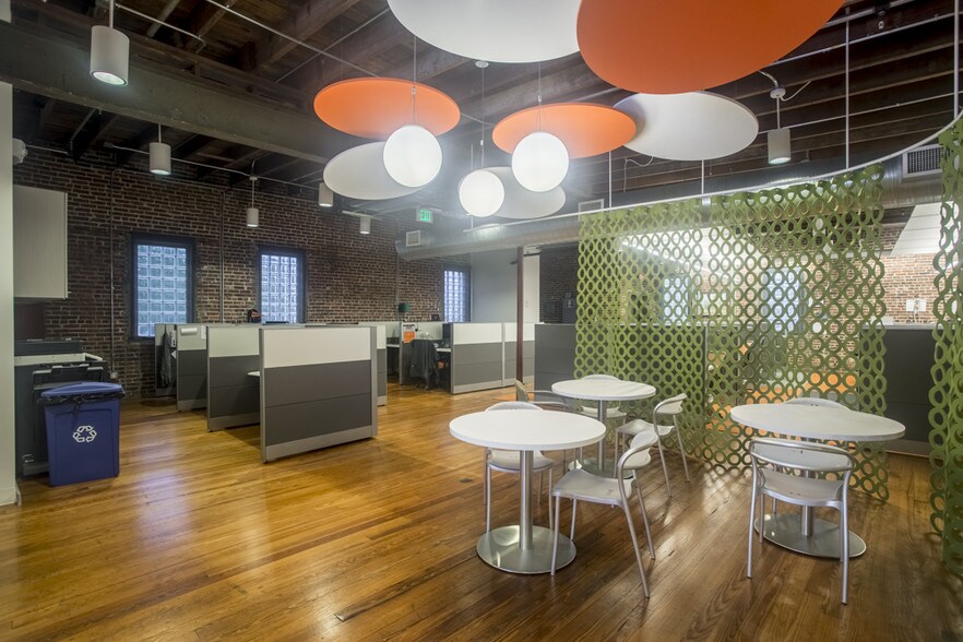 More Photos Of 1525 Hendry St, Fort Myers General Retail For Sale