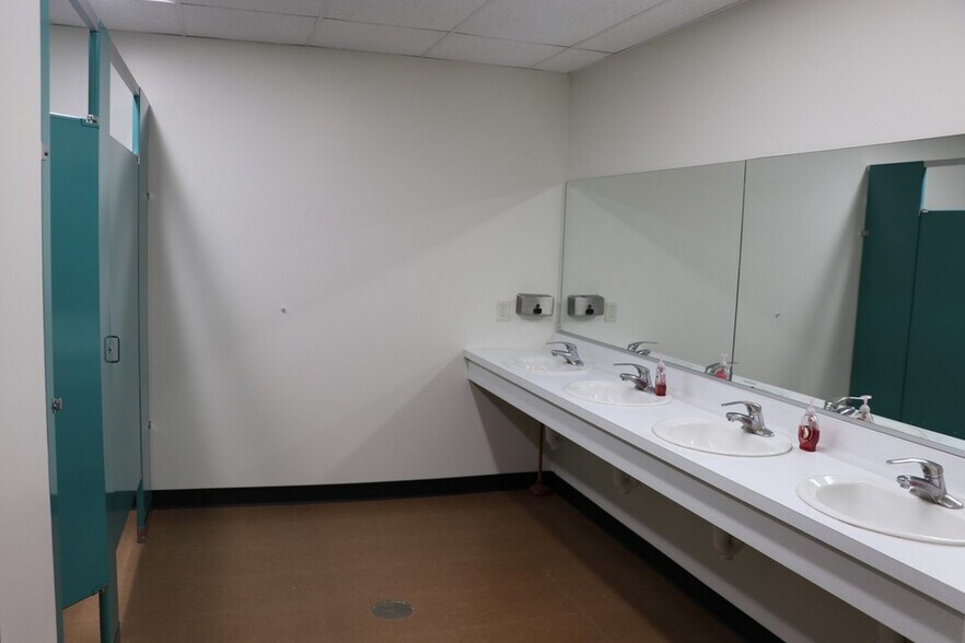 More Photos Of 4209 W Shamrock Ln, Mchenry Medical For Lease