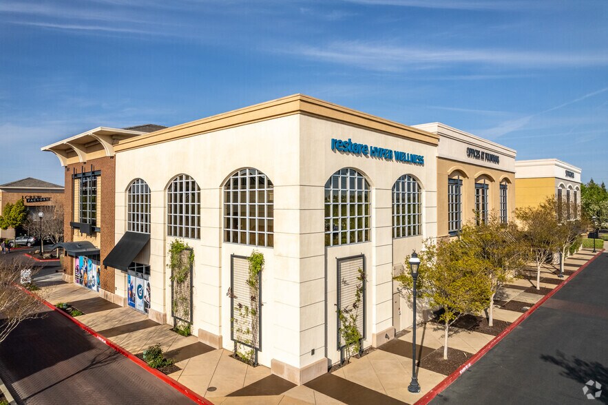 More Photos Of 1120 Roseville Pky, Roseville Unknown For Lease