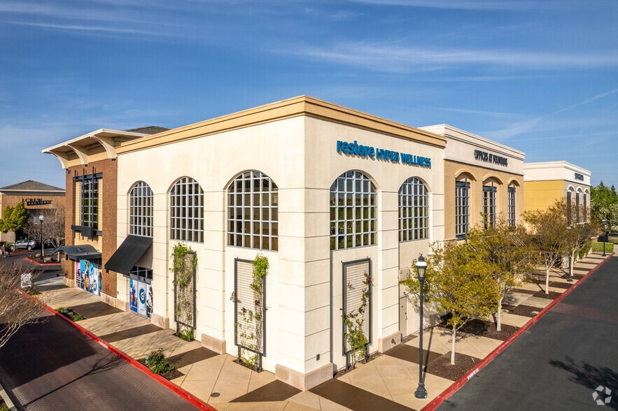 More Photos Of 1120 Roseville Pky, Roseville Unknown For Lease