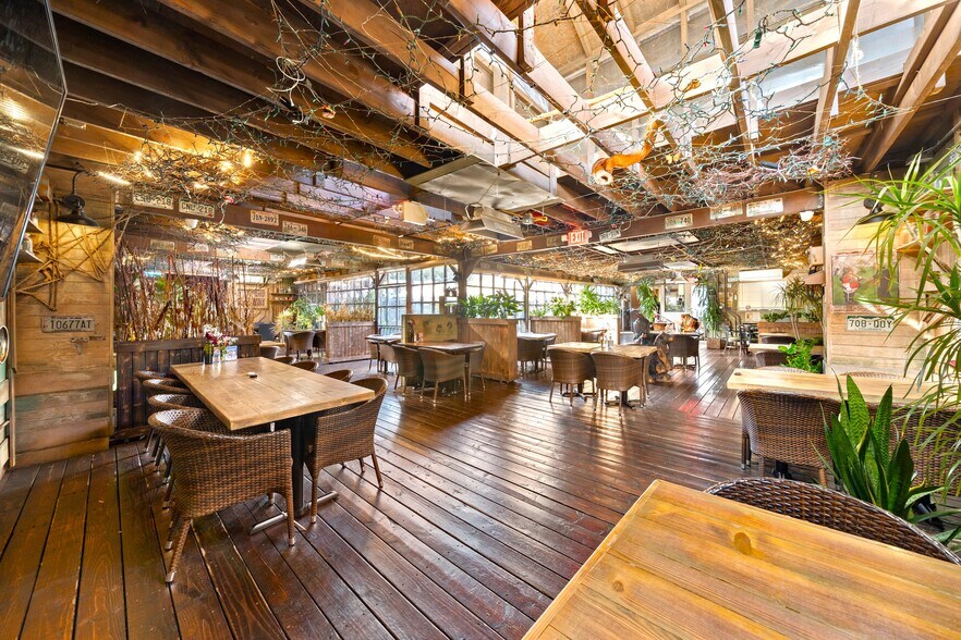 More Photos Of 228 S Oxford Ave, Los Angeles General Retail For Sale