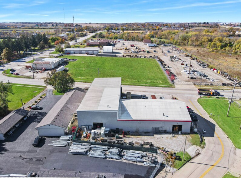 More Photos Of 107 Caroline Dr, Bloomington Warehouse For Sale