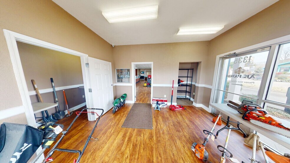 More Photos Of 1335 W Andrew Johnson Hwy, Morristown Flex For Sale
