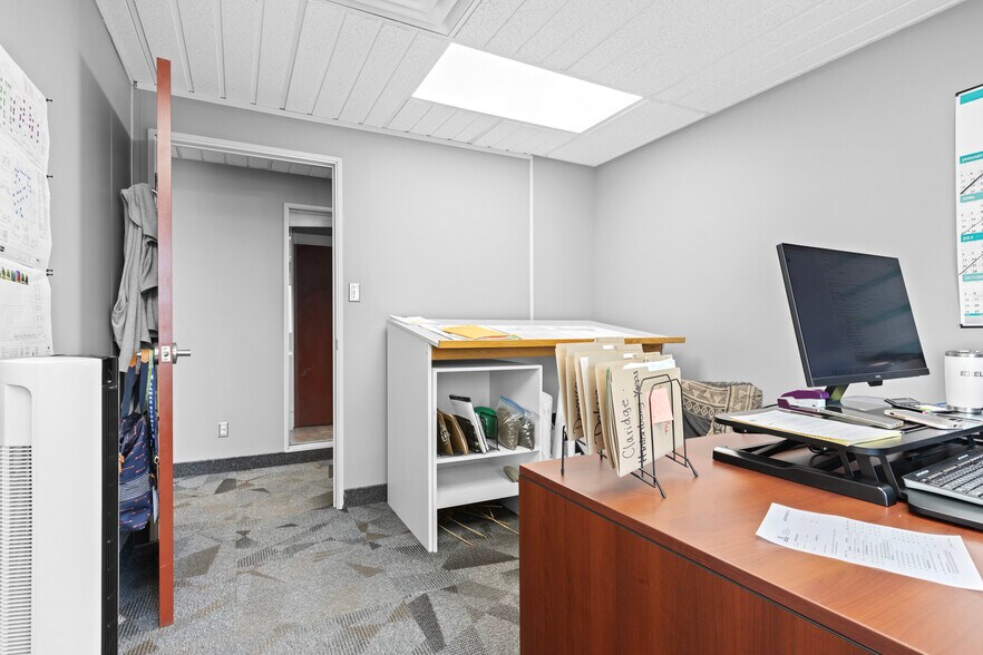 More Photos Of 135 Walgreen Rd, Ottawa Office For Lease