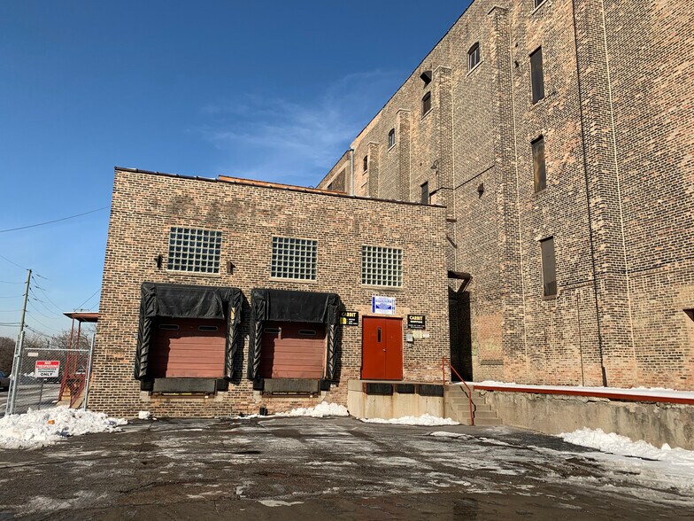 More Photos Of 1410-1440 N Kingsbury St, Chicago Manufacturing For Lease