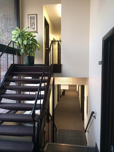 More Photos Of 456 W Frontage Rd, Northfield Office For Sale