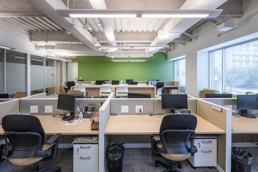 More Photos Of 15725 Dallas Pky, Addison Office Residential For Lease