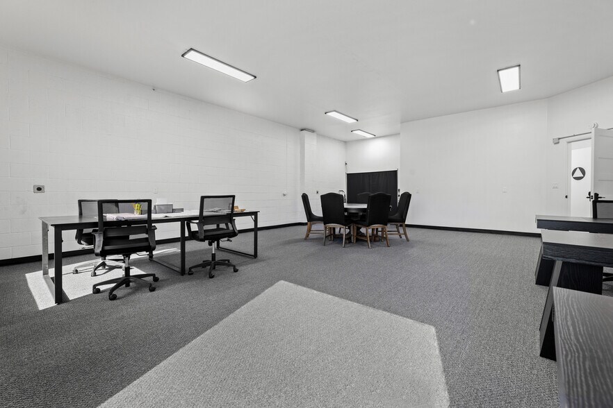 More Photos Of 2008 W Dorothea Ave, Visalia Freestanding For Lease