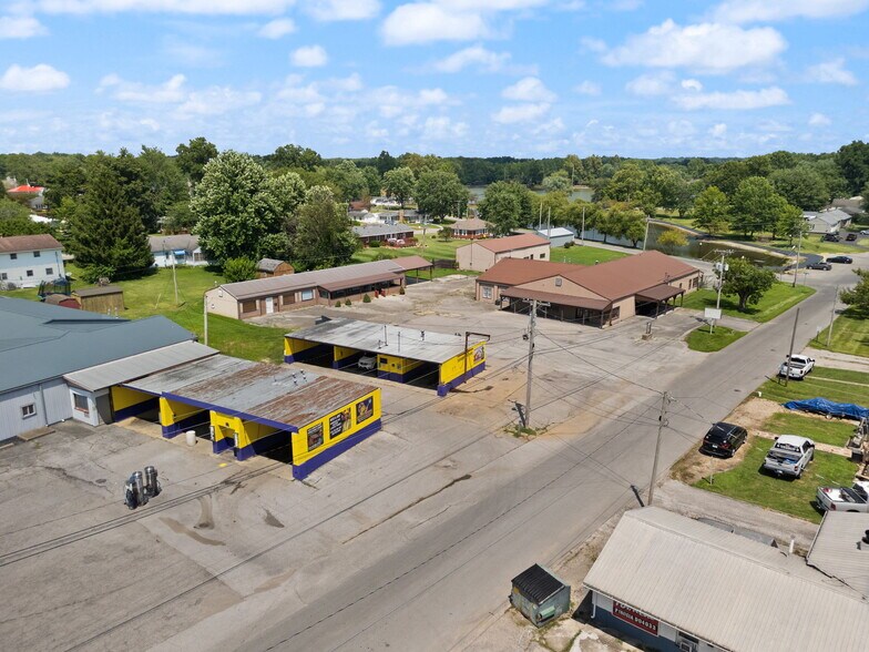 More Photos Of 756 Lakeshore Dr, Scottsburg Flex For Sale