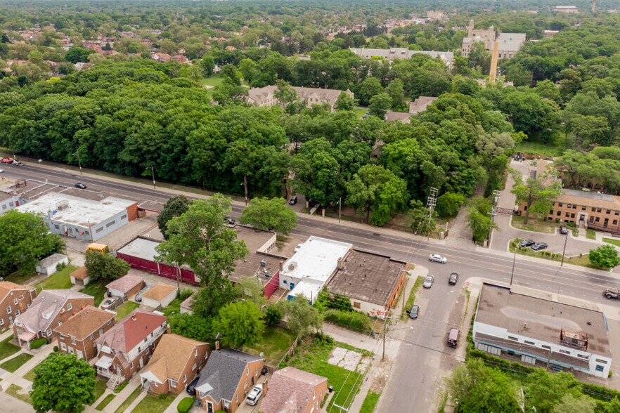 More Photos Of 16813 Wyoming, Detroit Showroom For Sale
