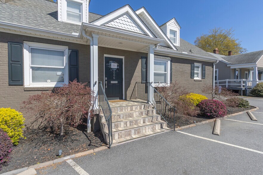 More Photos Of 2006 N Main St, Anderson Office For Sale