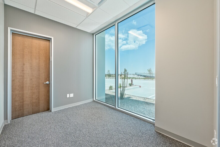 More Photos Of 8130 Caliente Rd, Hesperia Distribution For Lease