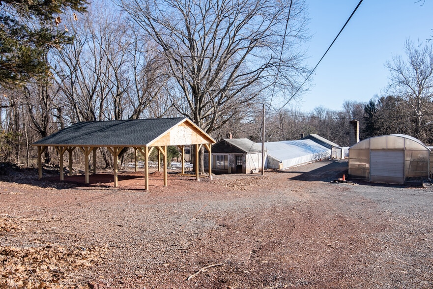 More Photos Of 1709 Kensington Rd, Berlin Specialty For Sale