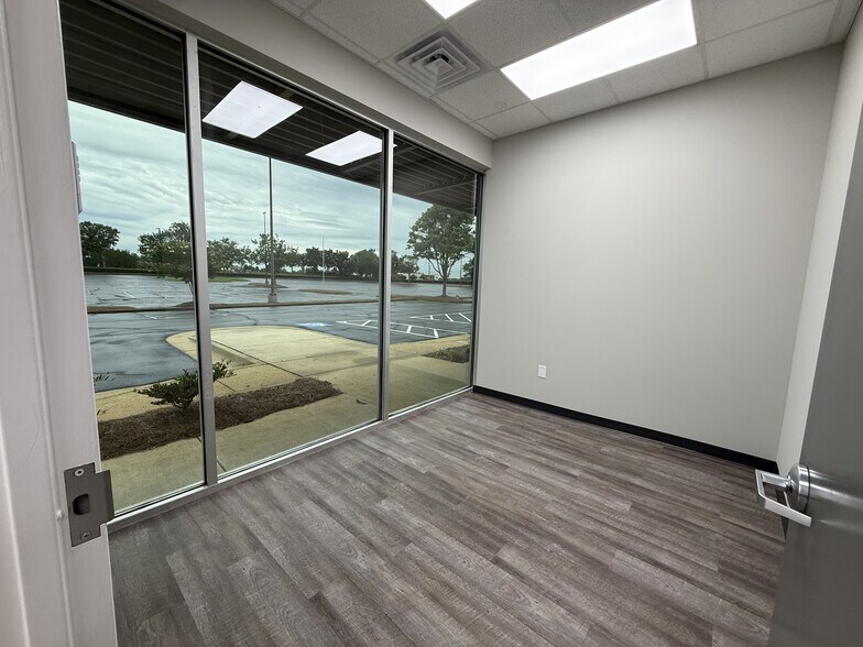 More Photos Of 2975 Breckinridge Blvd, Duluth Industrial For Lease