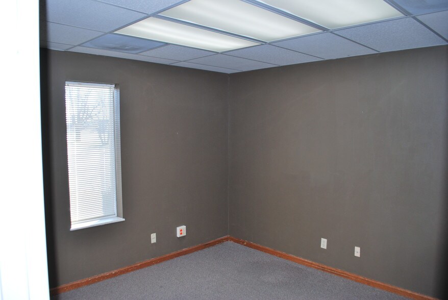 More Photos Of 1715 S Morley St, Moberly Medical For Lease
