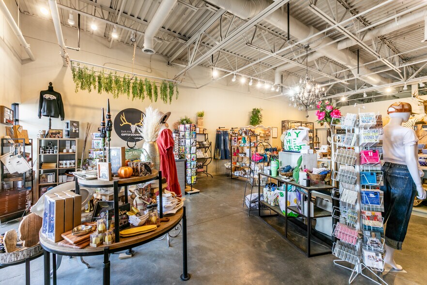 More Photos Of 6300 N Sagewood Dr, Park City Storefront For Lease
