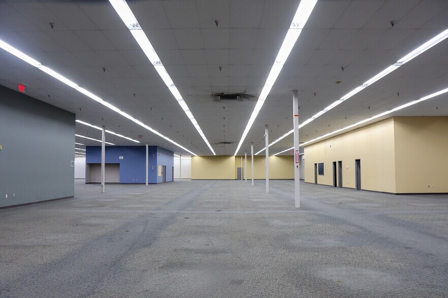 More Photos Of 3943 Highway 90, Pascagoula General Retail For Sale