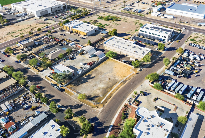 Primary Photo Of 7020 W Augusta Ave, Glendale Contractor Storage Yard For Lease