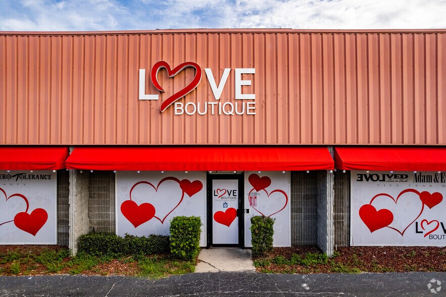 More Photos Of 947 W Taft Vineland Rd, Orlando Warehouse For Sale
