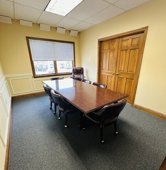 More Photos Of 5949 Steubenville Pike, McKees Rocks Office For Lease