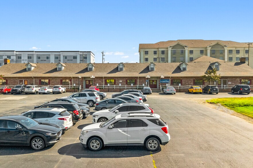 Primary Photo Of 4610 W Commercial Dr, North Little Rock Medical For Lease