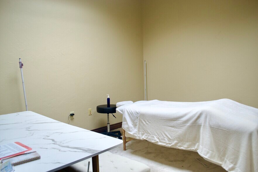 More Photos Of 307 E Danforth Rd, Edmond Office Residential For Sale