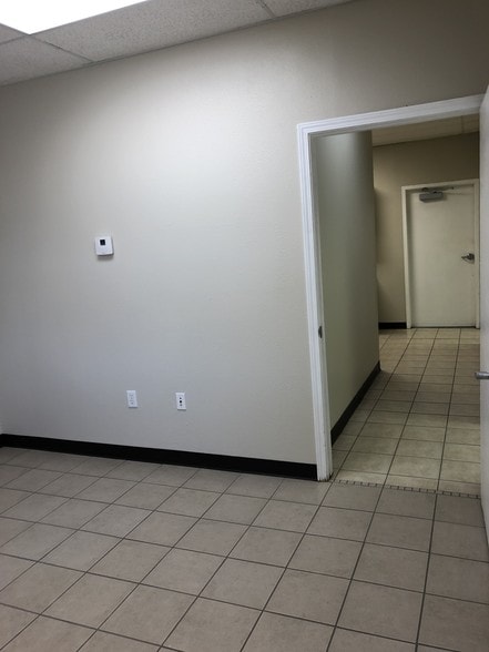 More Photos Of 11601 Pellicano Dr, El Paso Warehouse For Lease