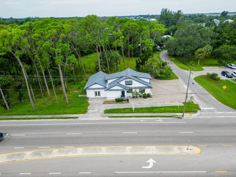 More Photos Of 301 N US Highway 41, Ruskin Office Residential For Lease