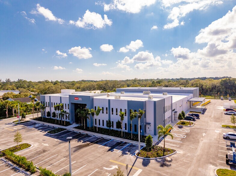 More Photos Of 3755 9th SW st, Vero Beach Office For Lease