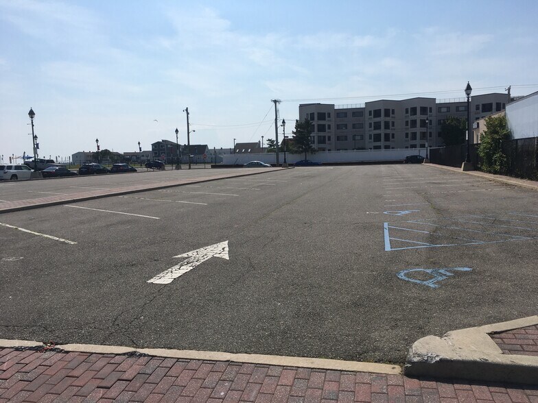 More Photos Of 405 Woodcleft Ave, Freeport Land For Sale