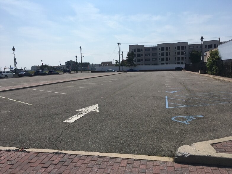 More Photos Of 405 Woodcleft Ave, Freeport Land For Sale