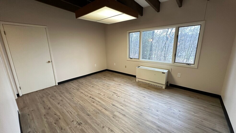 More Photos Of 3005 Brodhead Rd, Bethlehem Office For Sale