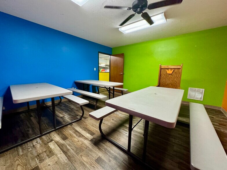 More Photos Of 2509 S 1st St, Terre Haute Showroom For Sale