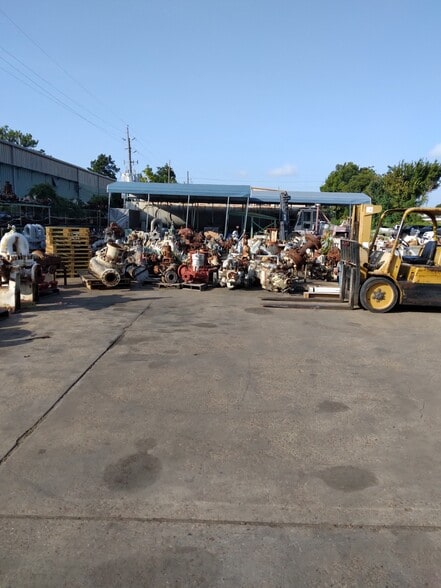 More Photos Of 13424 Hempstead Hwy, Houston Warehouse For Sale