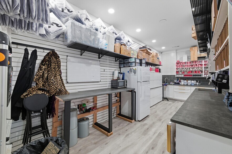 More Photos Of 450 W Harwood Rd, Hurst Freestanding For Sale