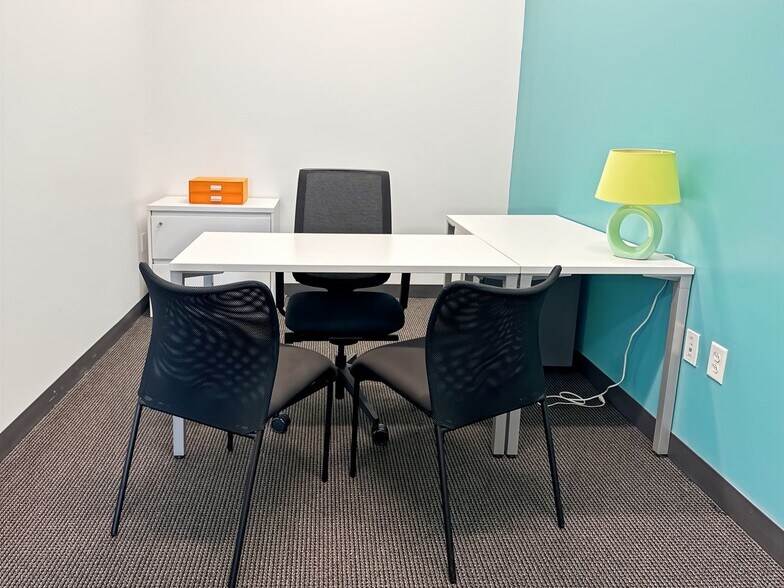 More Photos Of 1901 Manhattan Blvd, Harvey Coworking Space